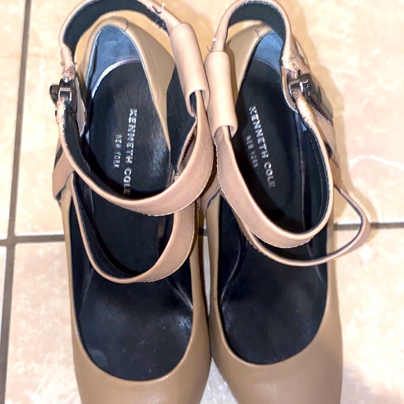 Kenneth Cole New York Women's Beige Willie Heel Size 7.5 - Picture 5 of 6